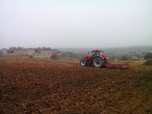 3.02.Soil_preparation_Mediterranean-Continental_Field_Trial_Sustaffor